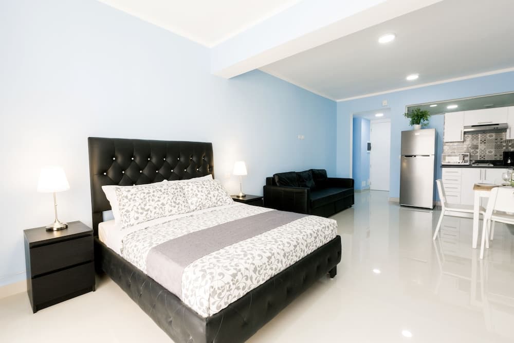 Ducassi Suites Rooftop Pool Beach Club & Spa