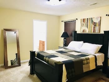 Spacious 3 BR Ranch House W Patio Yard in a Quiet Suburb