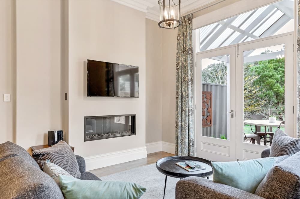 Grandview Accommodation - The Elm Tree Apartments