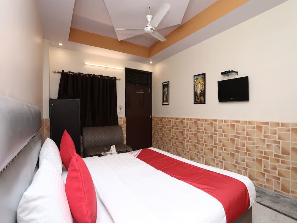 Collection O 12490 Hotel Paradise Plaza