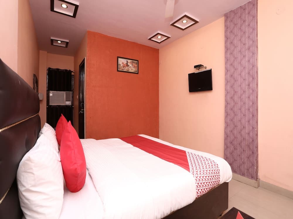 Collection O 12490 Hotel Paradise Plaza