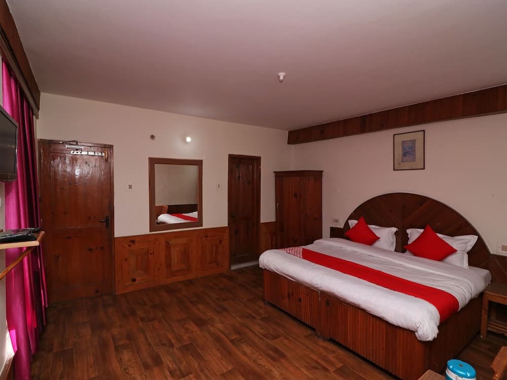 OYO 13710 Home Studio near Hadimba Manali