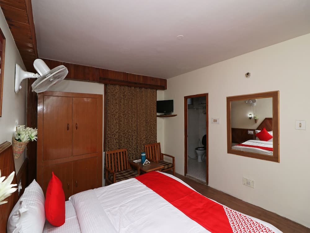OYO 13710 Home Studio near Hadimba Manali