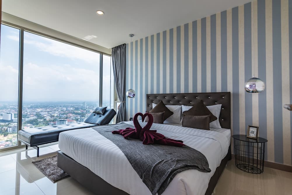 The Riviera Wongamat by Pattaya Holiday