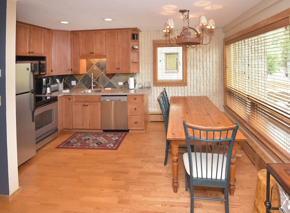 Vail 21 #306 2 Bedroom Condo by Redawning