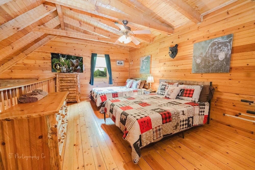 A Slice Of Heaven 2 Bedroom Cabin by RedAwning