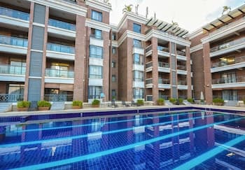 Elizabeth Royal Apartments