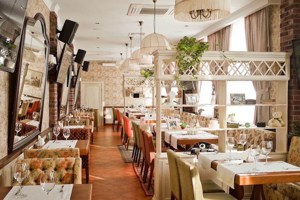 Country Club White Horse