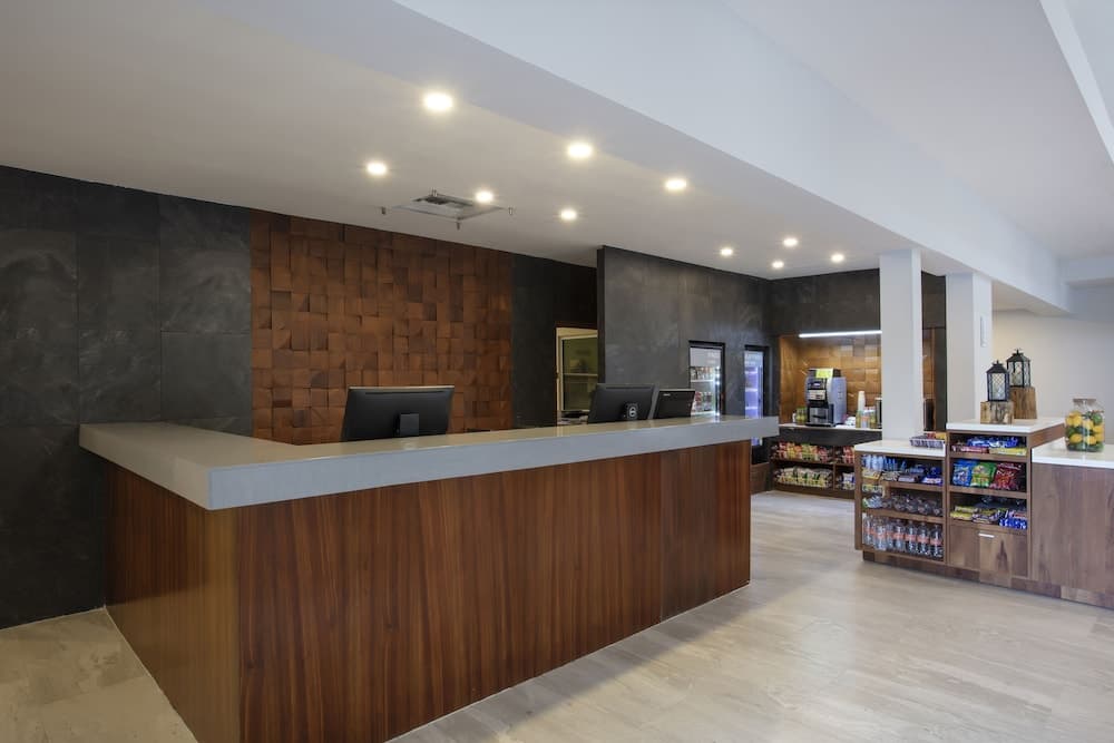 Krystal Urban Monterrey San Jerónimo