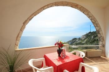 Archetti Pool Residence