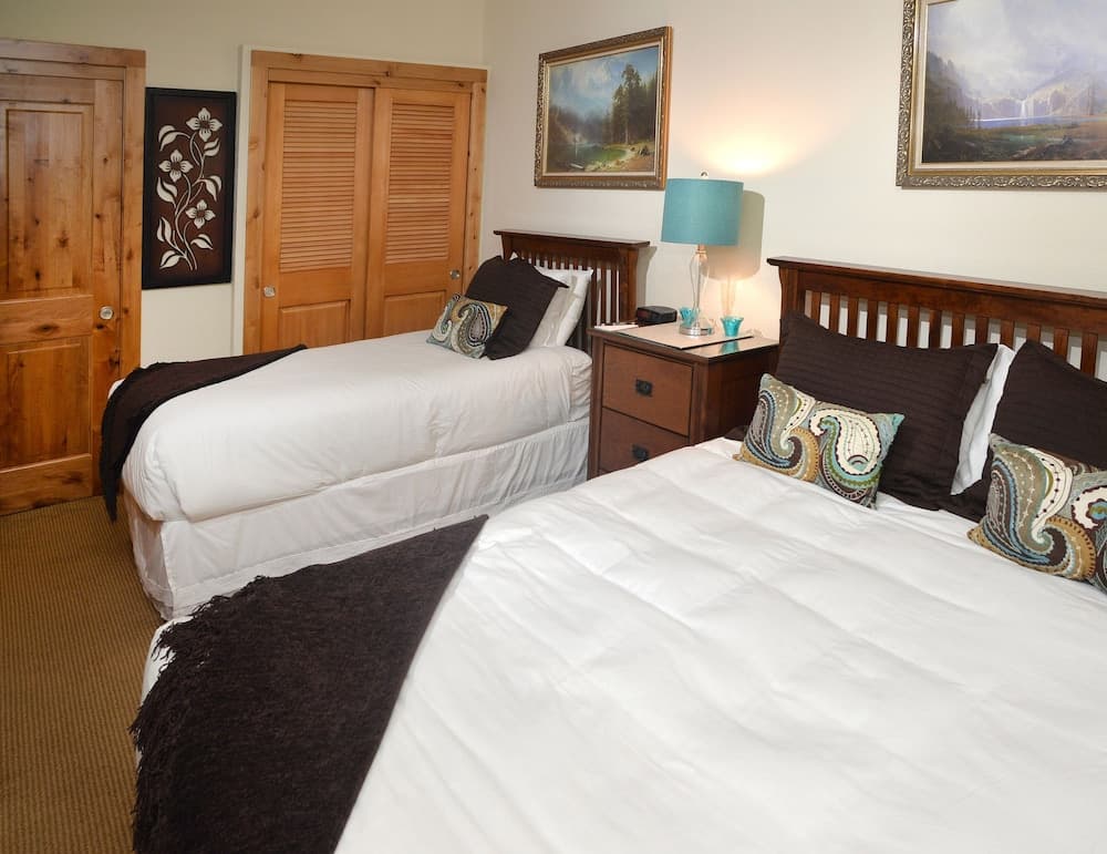 Lionshead Arcade #303 2 Bedroom Condo by RedAwning