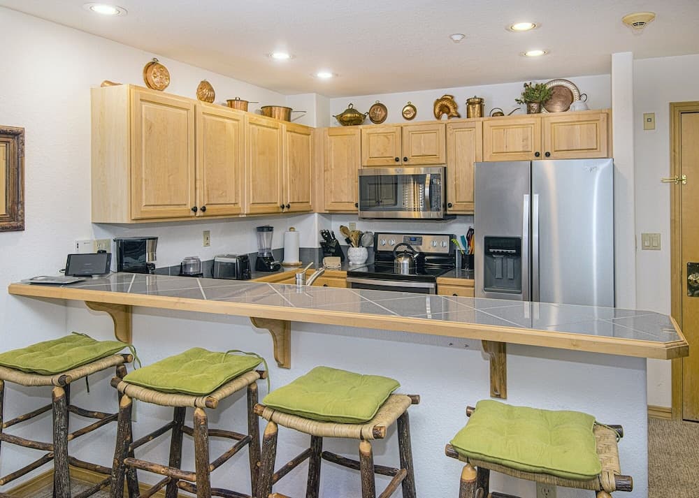 Aspenwood #210 2 Bedroom Condo