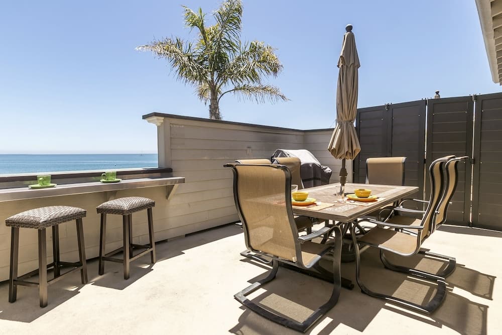 356 Front Street 2 Bedroom Condo by Redawning