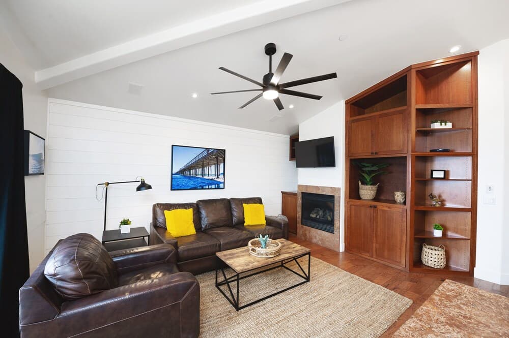 358 Front Street 2 Bedroom Condo by Redawning