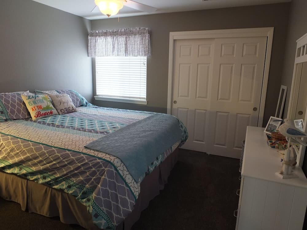 618 Airpark 2 Bedroom Condo by Redawning