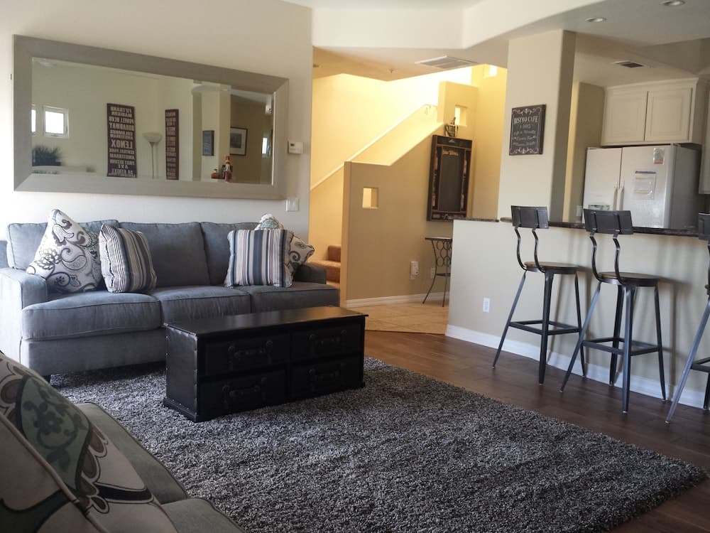 346 Ocean View 2 Bedroom Townhouse by Redawning