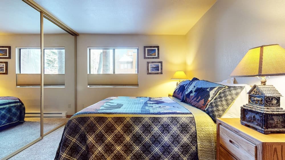 Snowflower 26 Remodeled Spacious Condo With Great Complex Amenities by RedAwning