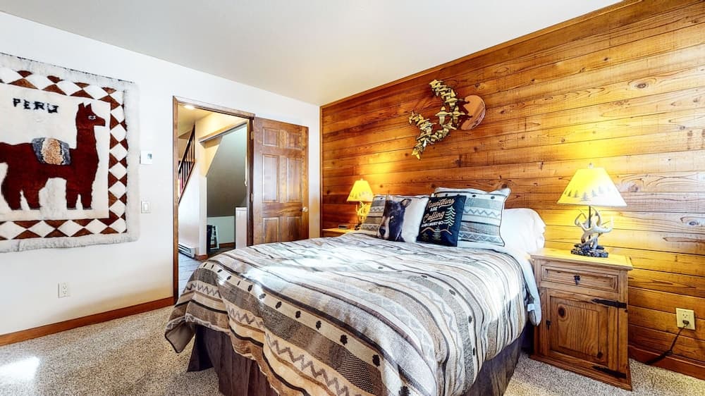 Snowflower 26 Remodeled Spacious Condo With Great Complex Amenities by RedAwning