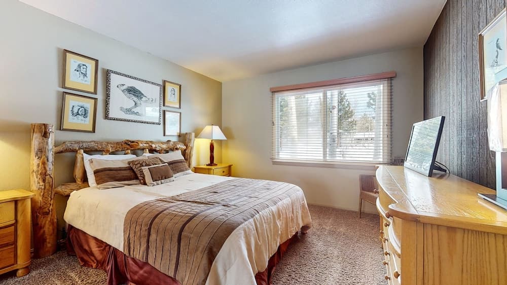 Chateau de Montagne 1 Spacious Townhome with Great Complex Amenities On the Shuttle Route by RedAwning