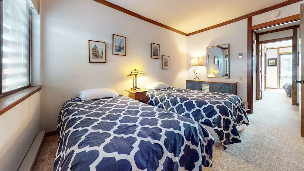 Mammoth West 101 Updated Condo, Just A Short Walk to Canyon Lodge by RedAwning