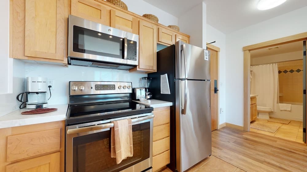 Sunstone 109 Remodeled Condo Great Complex Amenities with Ski-In Ski-Out by RedAwning