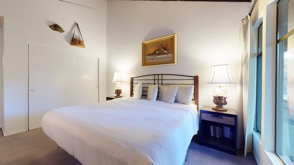 St. Moritz 12 Bright and cozy Mountain Cabin, Centrally Located by RedAwning