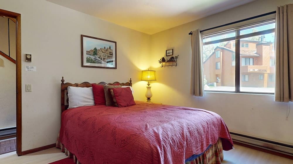 Snowflower 81 Mountain Rustic with Great Complex Amenities, On The Shuttle Route by RedAwning