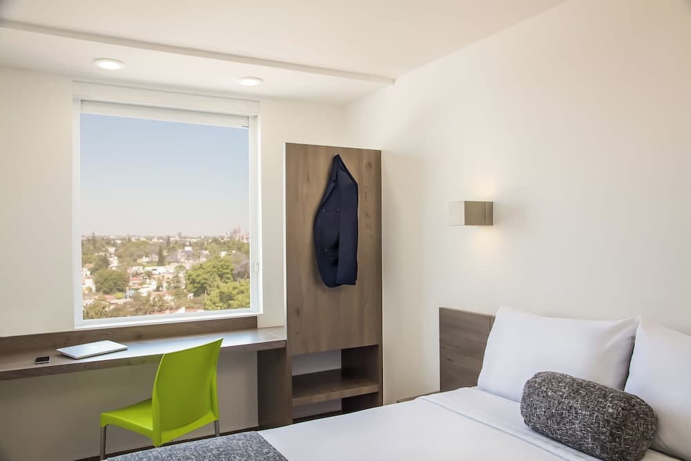 One Ciudad de Mexico La Raza