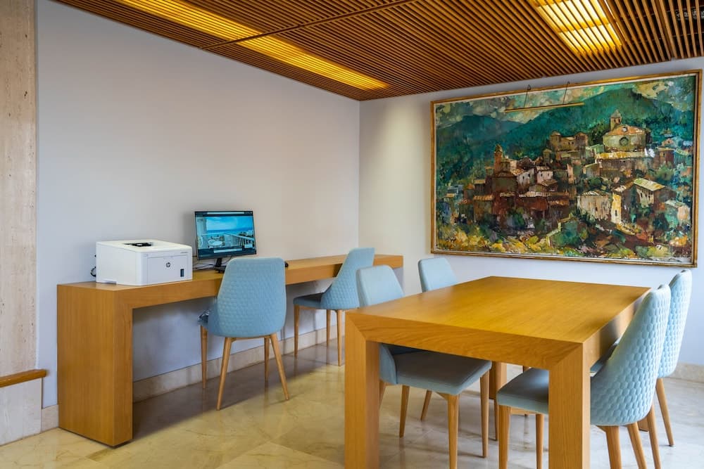 Hotel y Apartamentos Leman