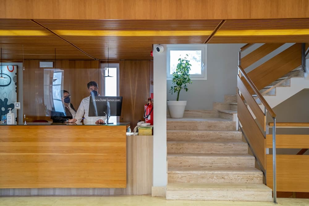 Hotel y Apartamentos Leman