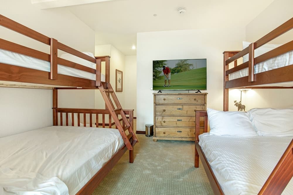 304 Spruce Tree Lodge 3 Bedroom Condo by Redawning