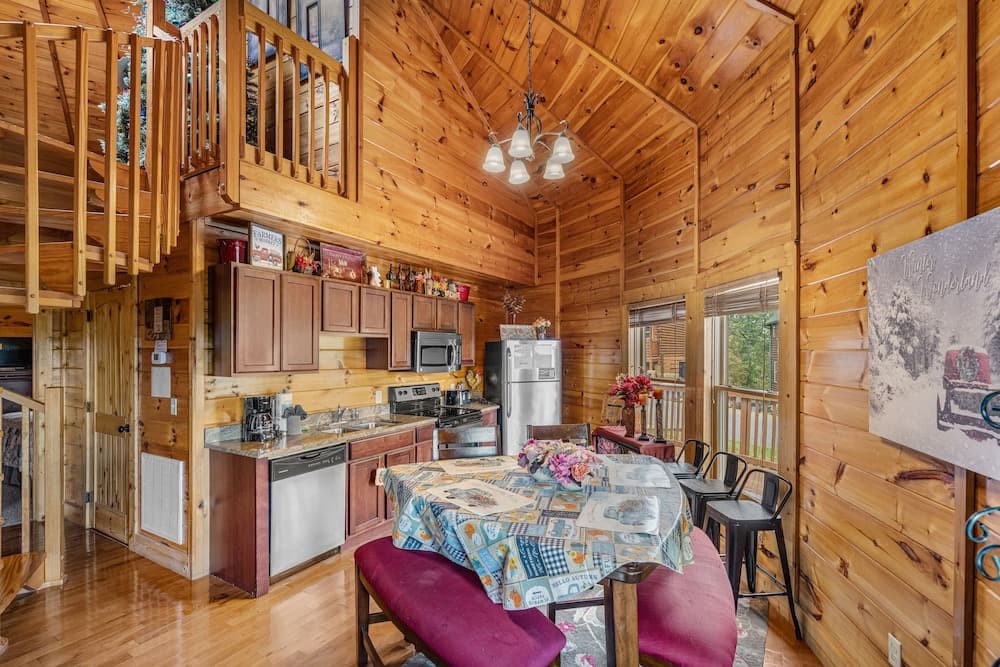 Heavenly View 2 Bedroom Cabin by RedAwning