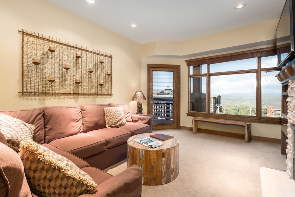 Comfortably Furnished Condo w Canyons Village View by RedAwning - Save 20% on 7+ Nights!