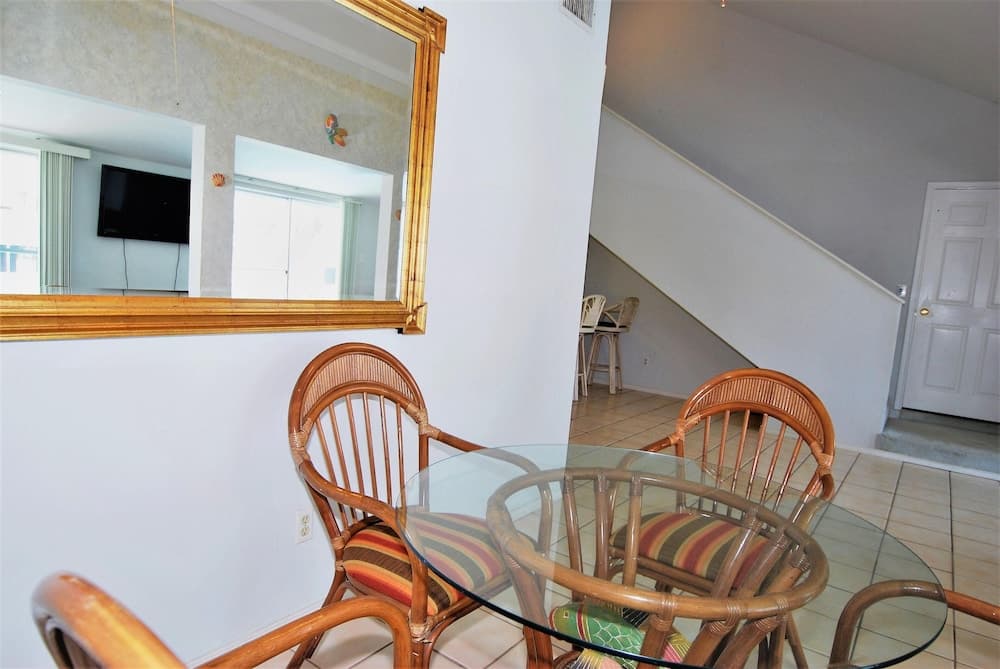 108 W. Morningside 2 Bedroom Condo by RedAwning