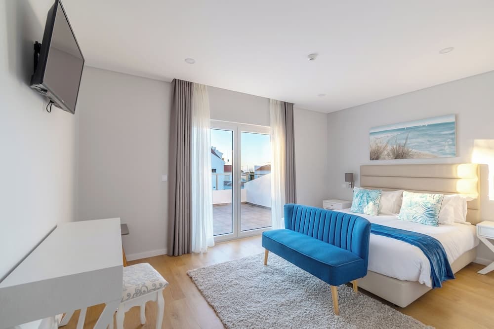 Silver Seahorse Garden Retreat