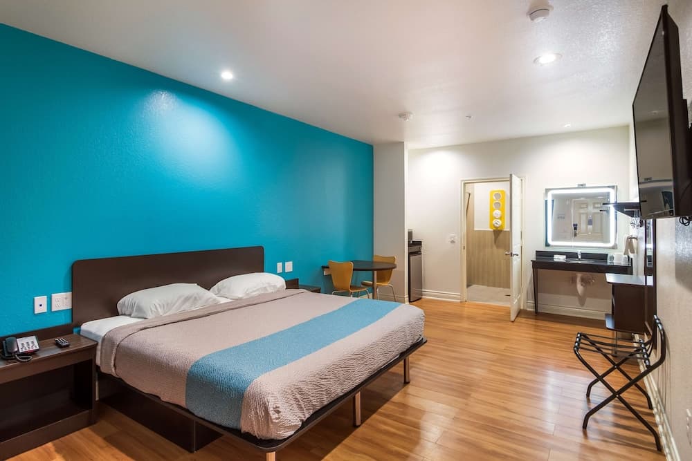 Motel 6 Houston, TX - North