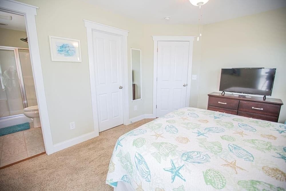 Life's A Beach 4 Bedroom Home by RedAwning