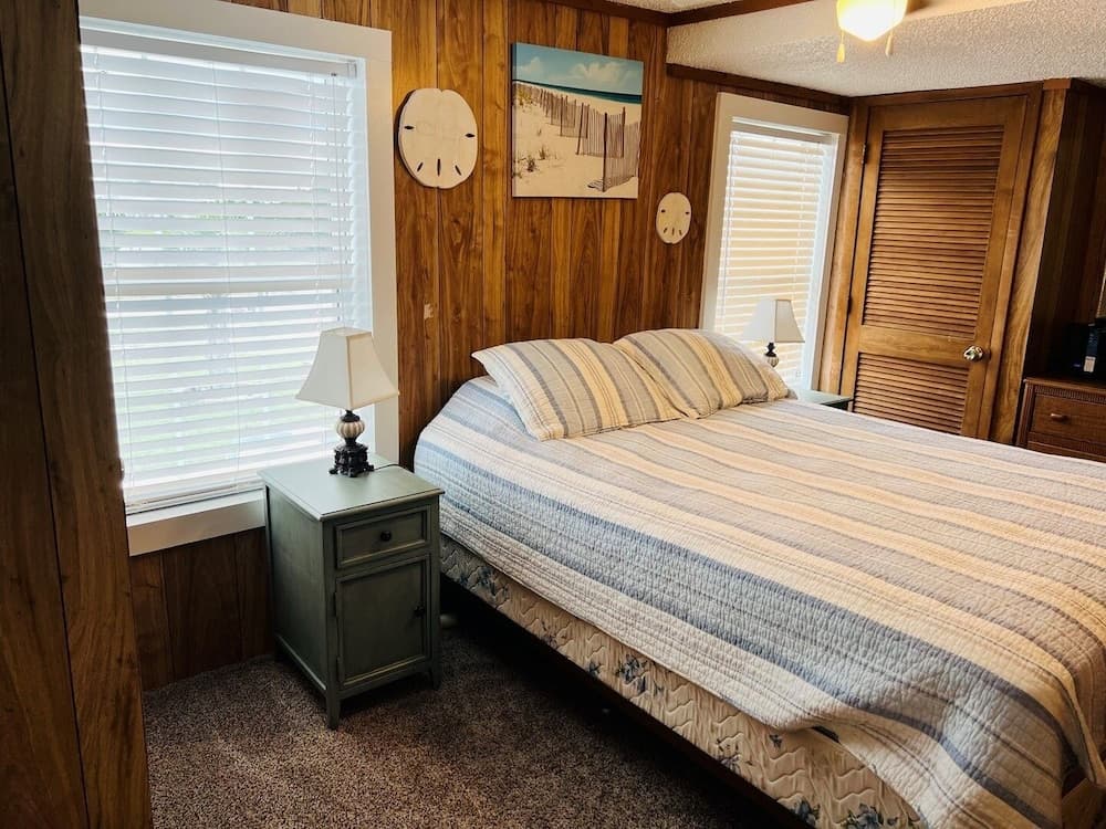 Hidden Treasure 2 Bedroom Home by RedAwning