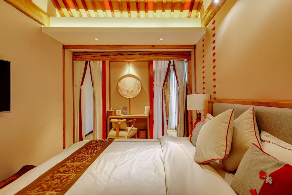 ISVARA Culture Homestay Suites