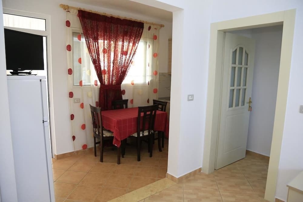 Qeparo Napolon Complex