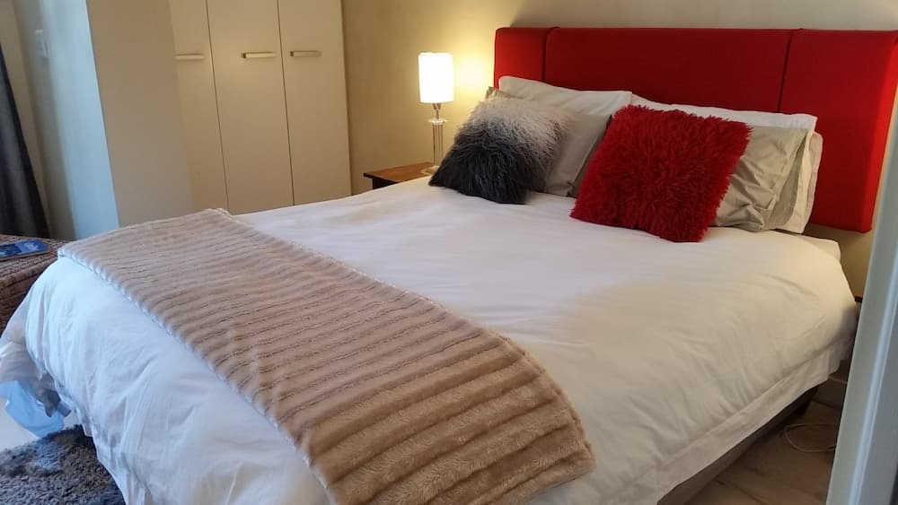 Cape Town Apartment with balcony