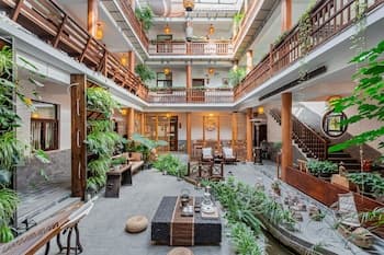 Dali Yanyuan Mountain Retreat