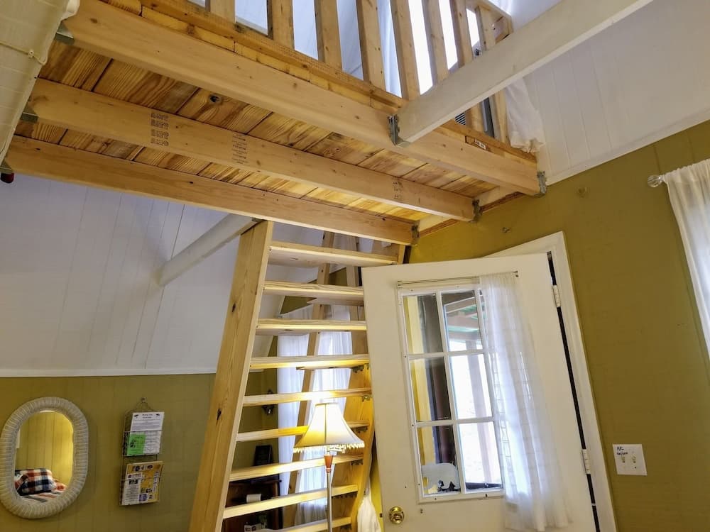 Bear Creek Lodge and Cabins in Helen Ga - Pet Friendly, River on Property, Walking Distance to downtown Helen