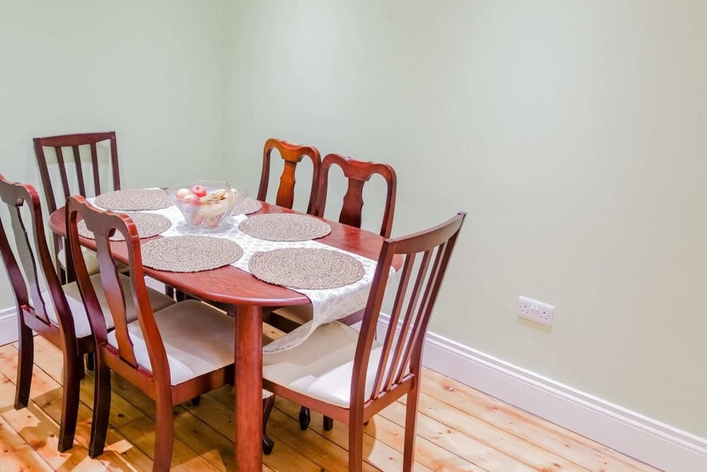 Newly Furnished Flat on Leith Walk, Sleeps 4