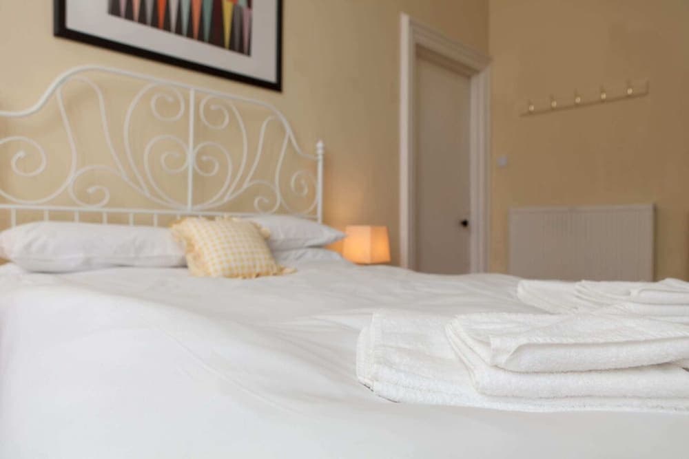 Amazing 4 Bedroom Apartment Just Off The Meadows