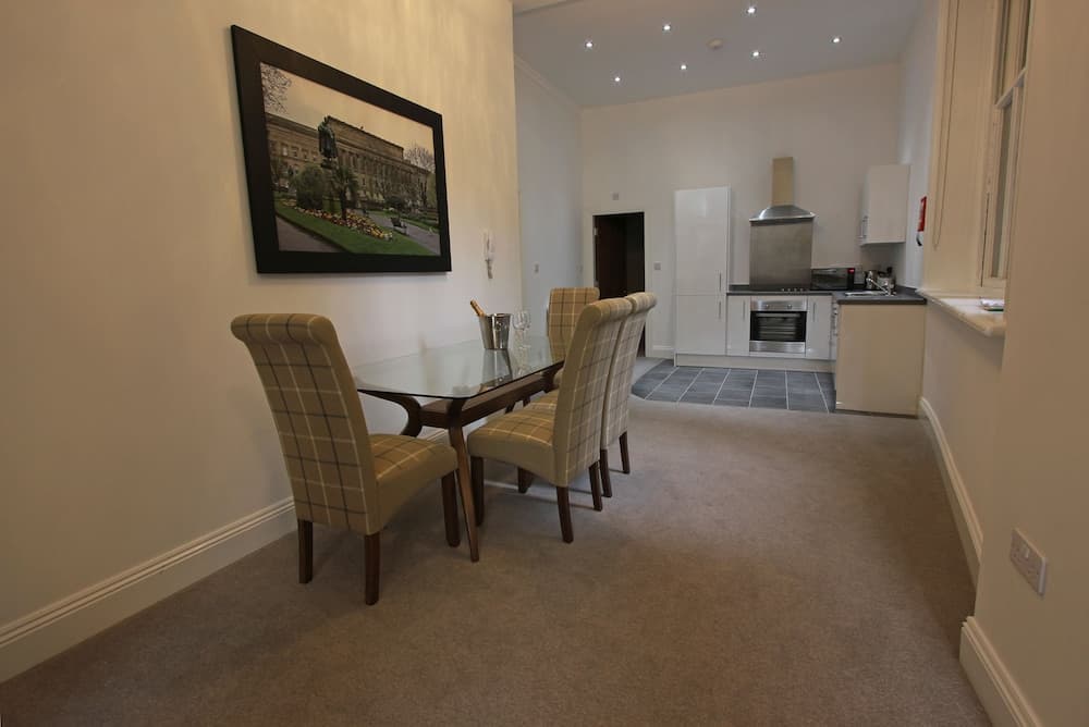 The Castle Collection - 14 Cook Street