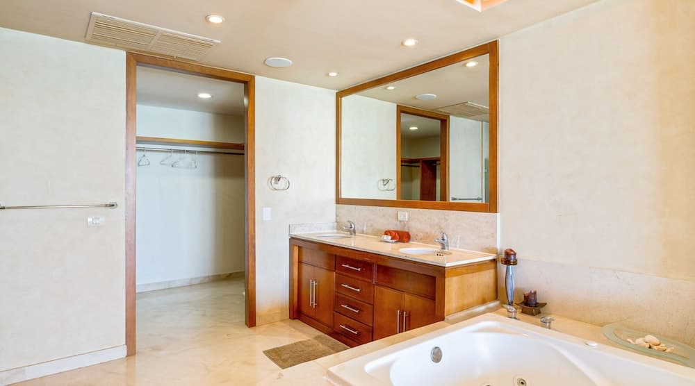 Luna Blanca 0902 by Kivoya