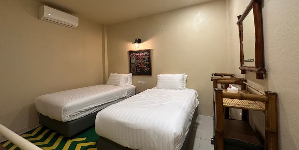 Sawasdee Lagoon Camping & Restaurant