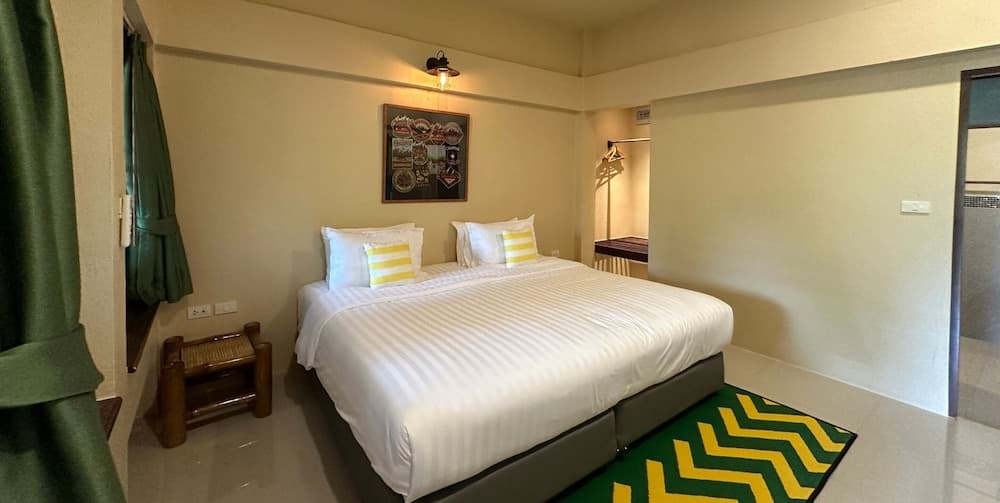 Sawasdee Lagoon Camping & Restaurant