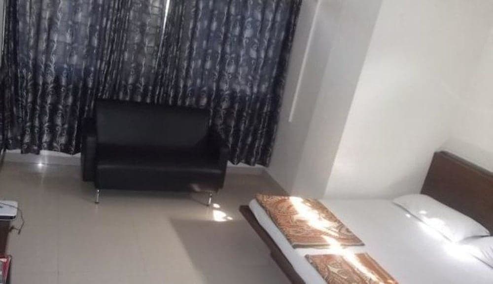 Hotel Rajshree Lodging